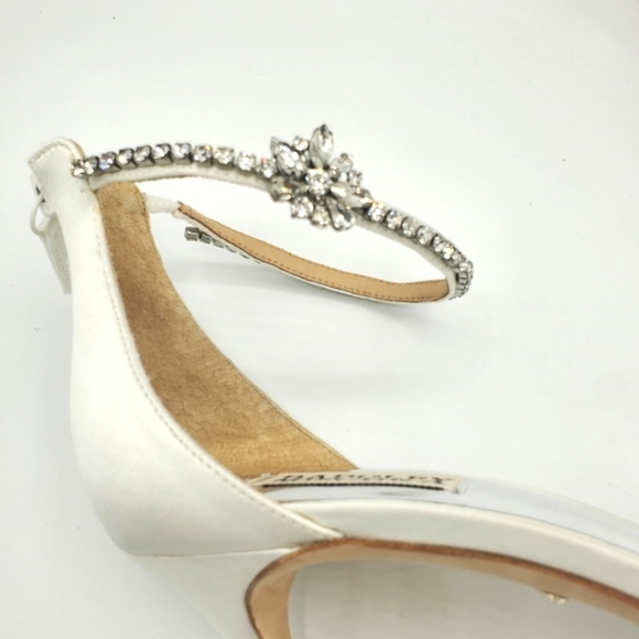 Badgley Mischka Hobbs heels, White, NIB - Picture 10 of 10